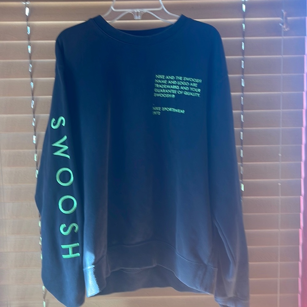 Nike sweatshirt small